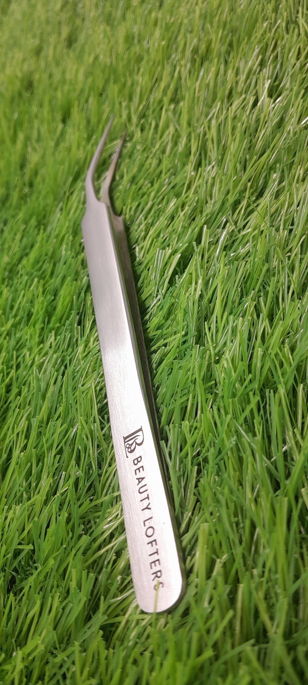 Beauty Lofters 45° Angled Lash Tweezer - side view