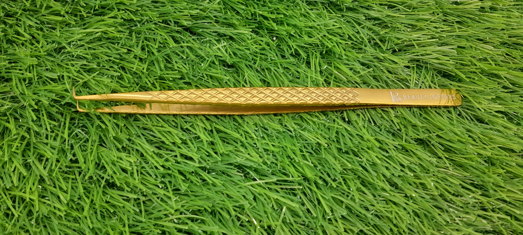 Beauty Lofters 49° Gold Tweezer – horizontal view showing diamond grip