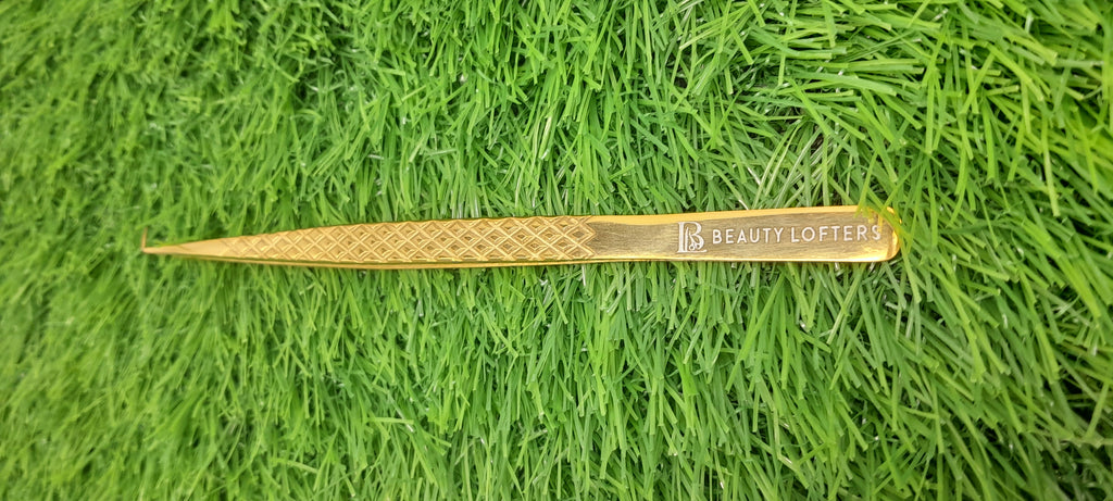 Beauty Lofters 49° Gold Tweezer – Beauty Lofters branding close-up