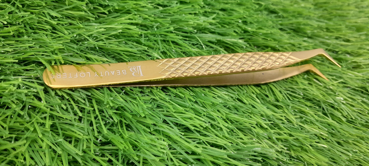 Beauty Lofters 90° Gold Volume Boot Tweezer – horizontal view with diamond grip