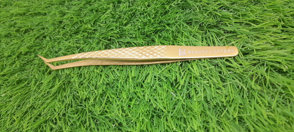 Beauty Lofters Crane Shape Gold Tweezer – angled tip view