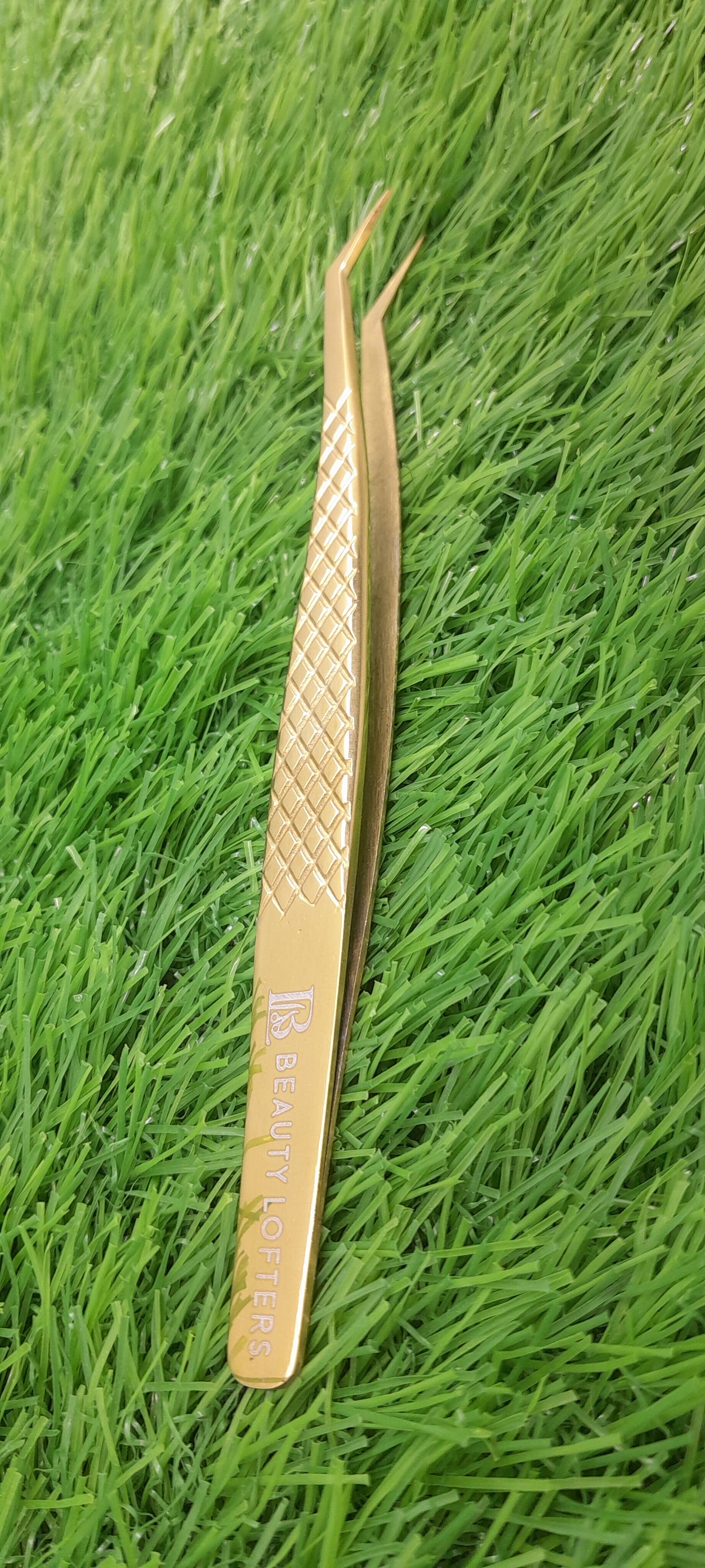 Beauty Lofters Crane Shape Gold Tweezer – vertical view