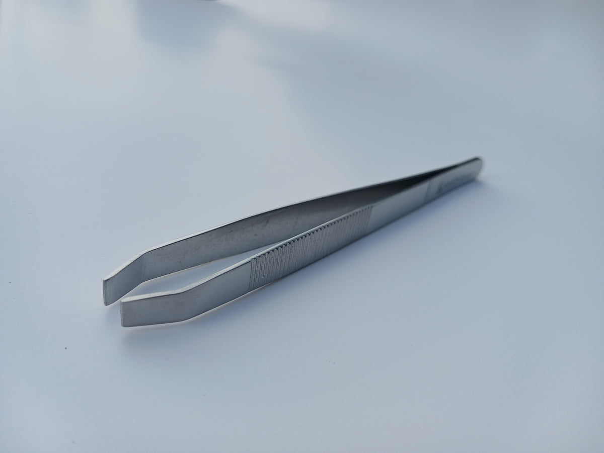 Beauty Lofters BL-EBT-201 eyebrow tweezer side view