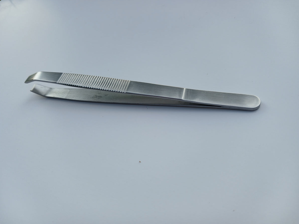 Beauty Lofters big slant tweezer showing slanted tip and textured handle