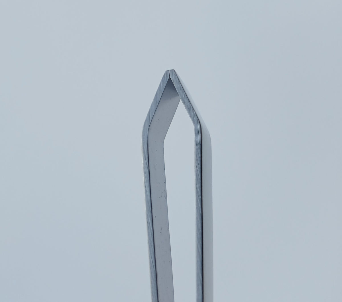 Beauty Lofters BL-EBT-202 matte finish eyebrow tweezer